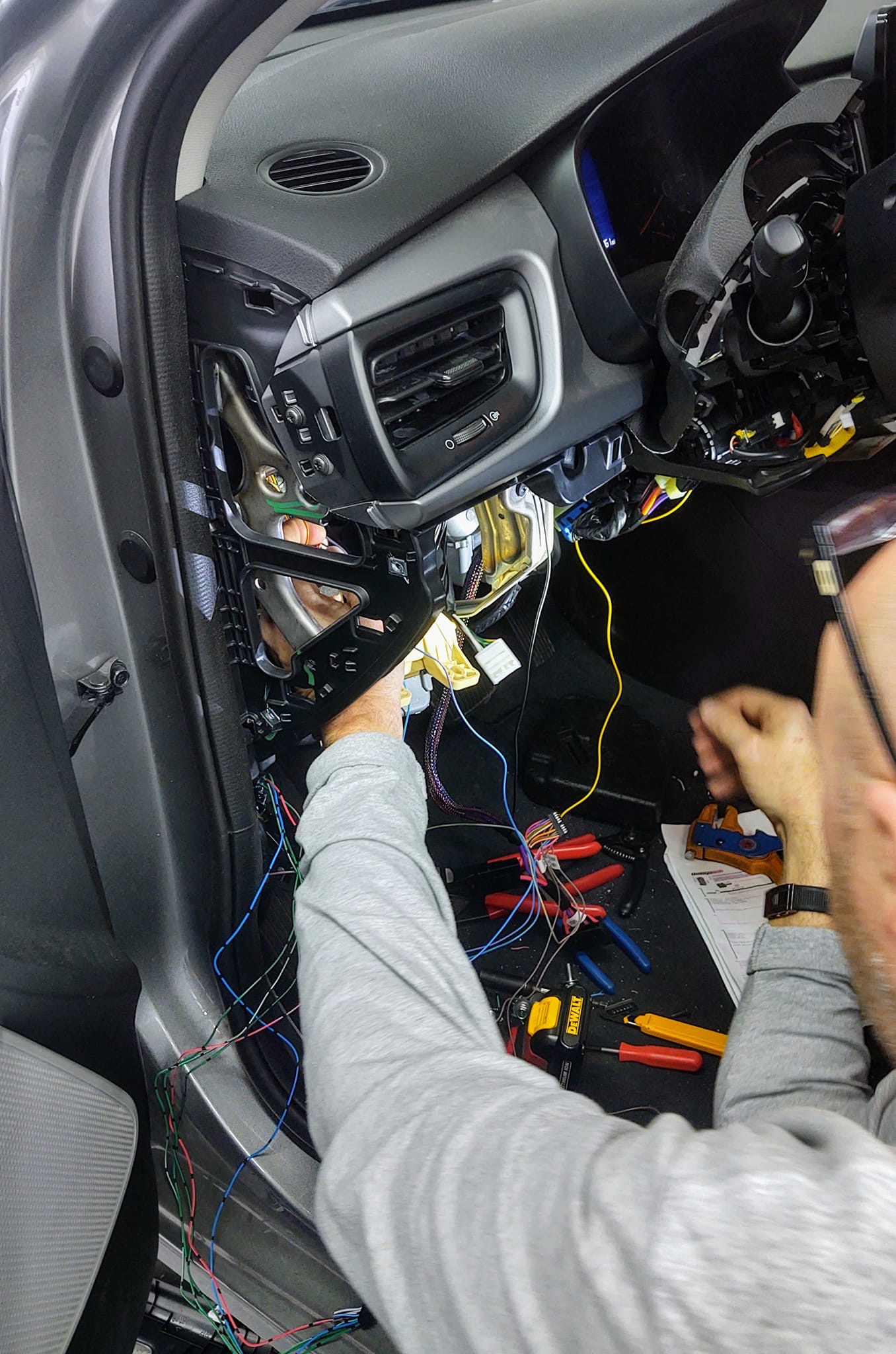 Dashboard wiring during car audio and remote start installation